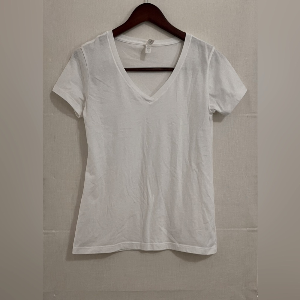 V-neck white tee shirt